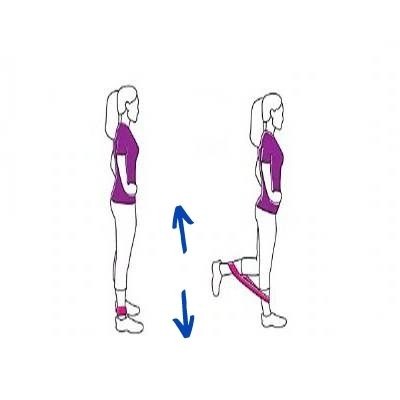 5. elevacion-trasera-de-piernas - mejores ejercicios con gomas para piernas
